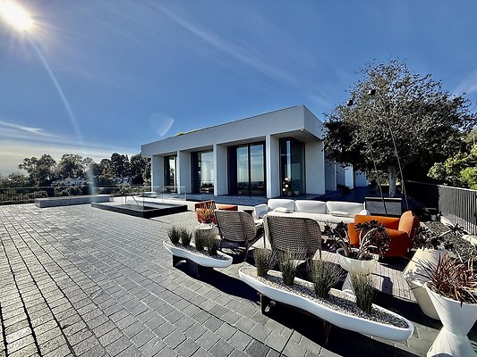 WESTSIDE LOCATIONS 404